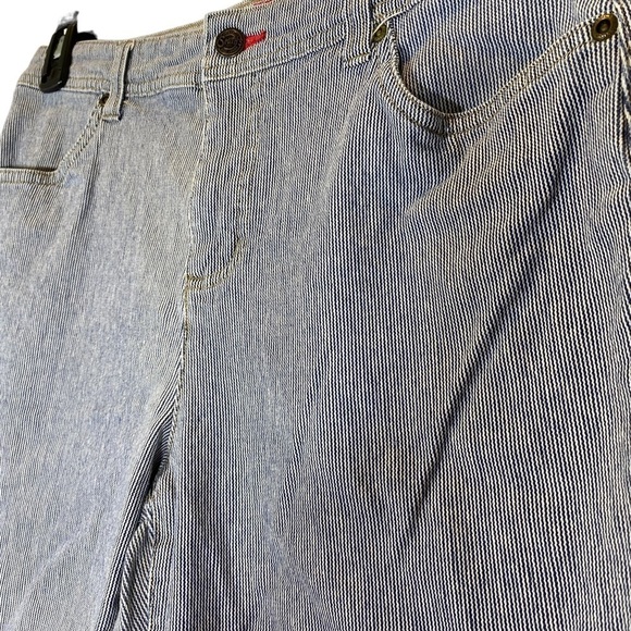 Smith's Dungarees woman's size 10 Capris blue white railroad pin stripe denim - Picture 2 of 6